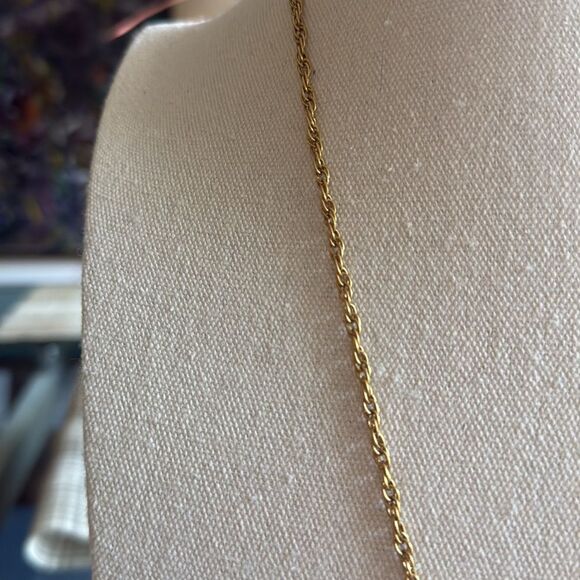 Vintage Monet 1975 Felice Series Gold Tone Necklace with Pendant. Book Piece. - Picture 4 of 7